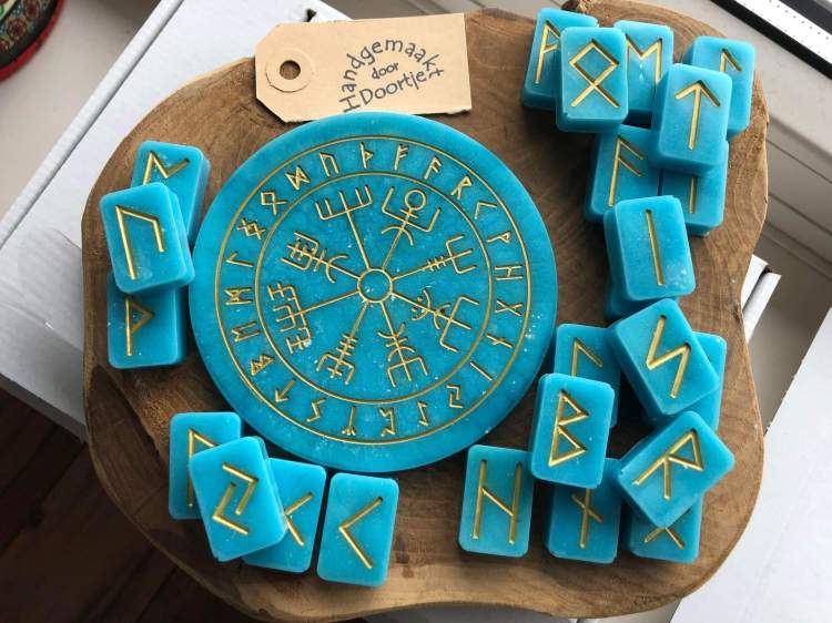 Runenstenen handgemaakt door Doortje